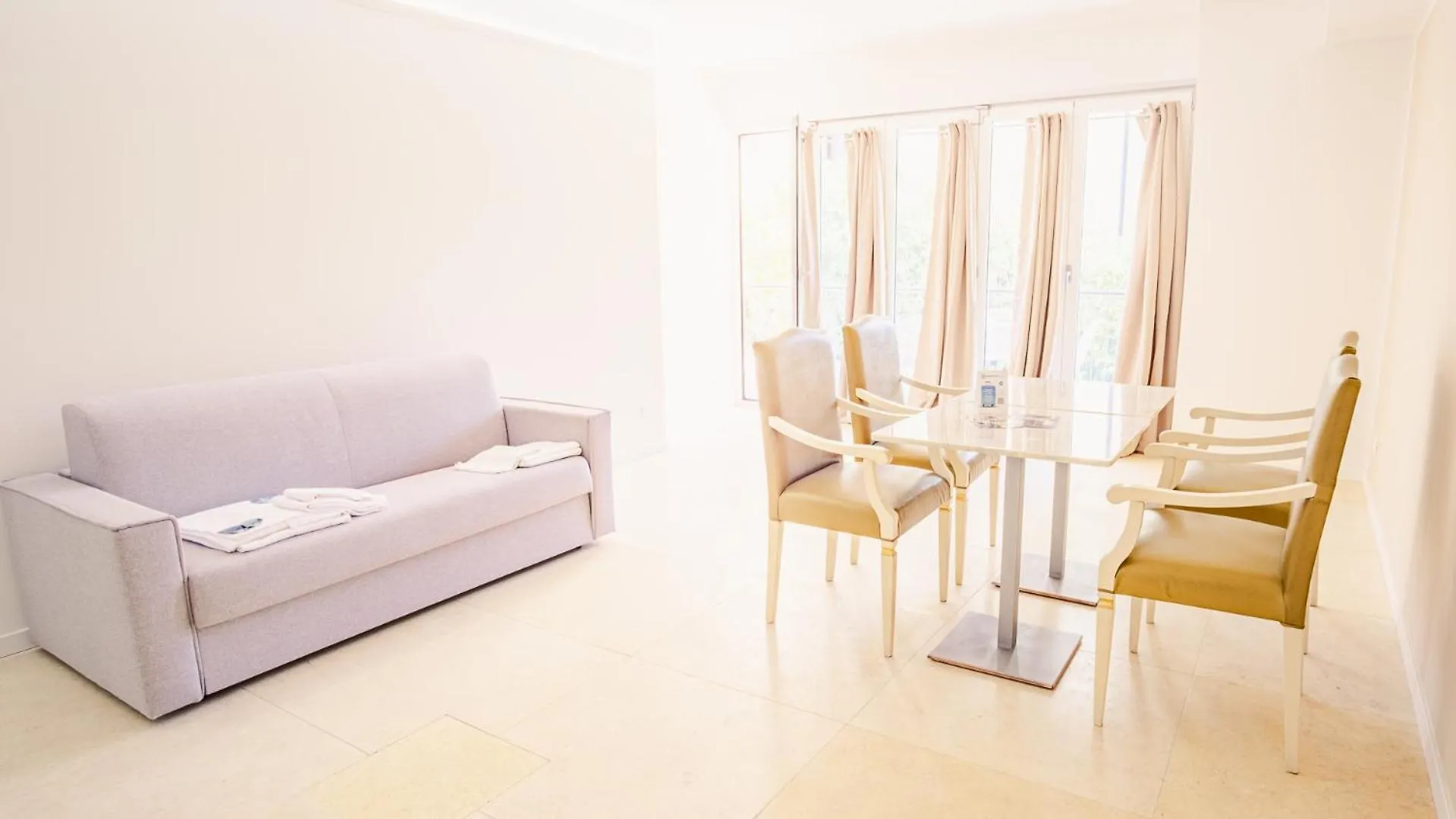Relais Du Lac Village - Italian Homing Desenzano del Garda 0*,  Italy