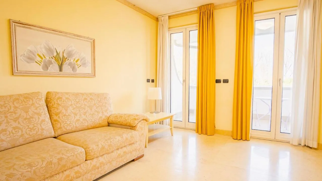 Relais Du Lac Village - Italian Homing Desenzano del Garda 0*,  Italy